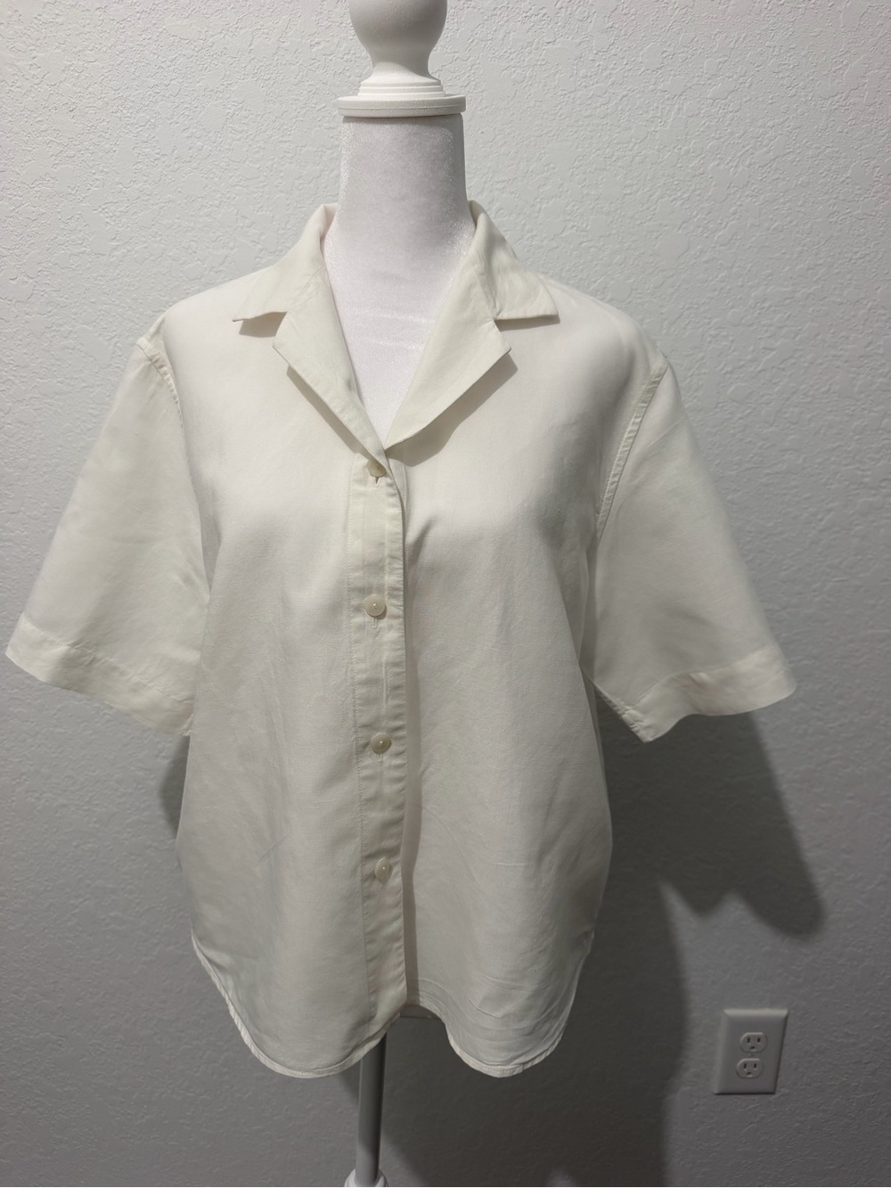 Uniqlo Classic relaxed fit  Cream Short-Sleeve Button-Up Top linen blend shirt